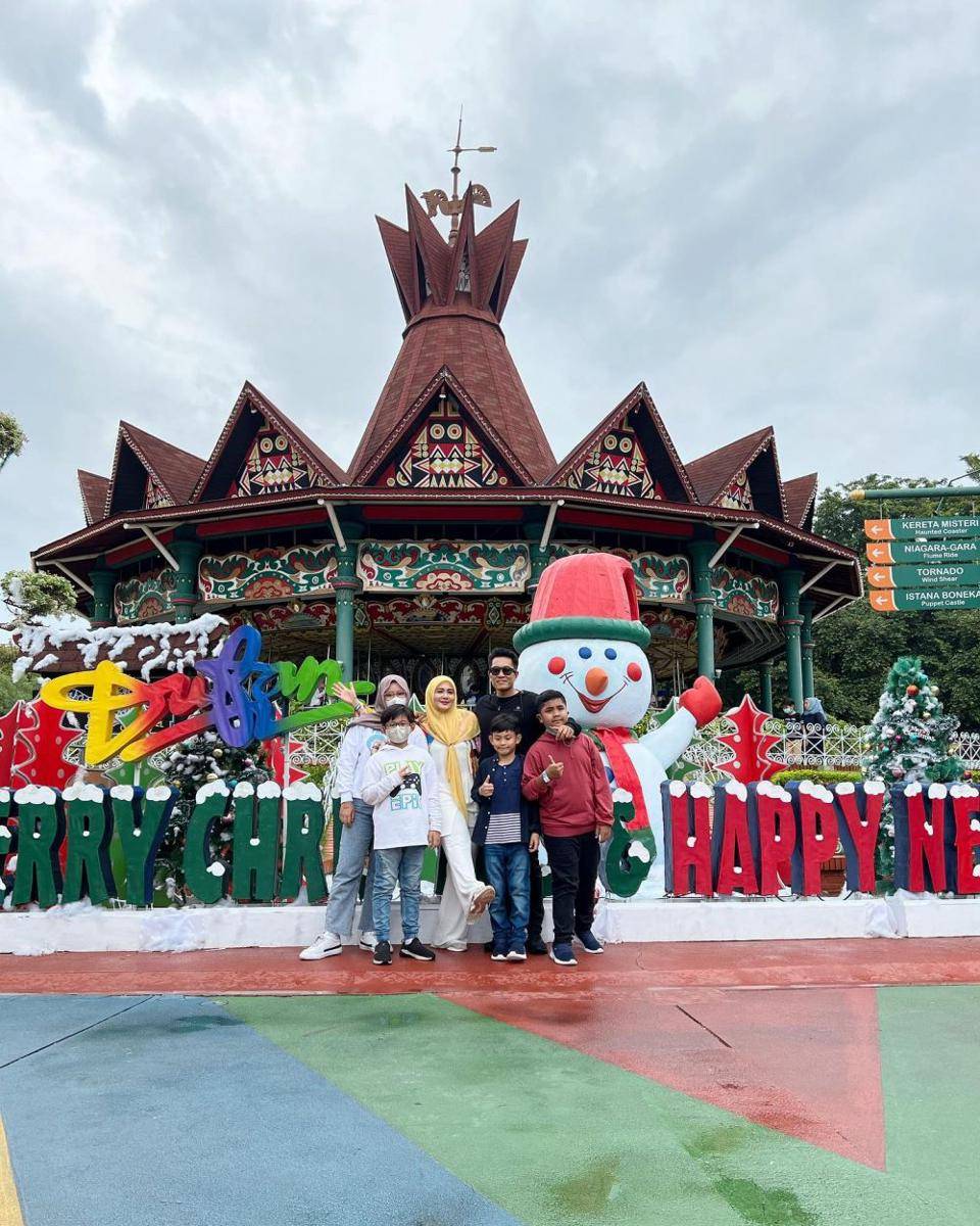 potret Juliana Moechtar dan keluarga liburan di Dufan (instagram.com/julianamoechtar)