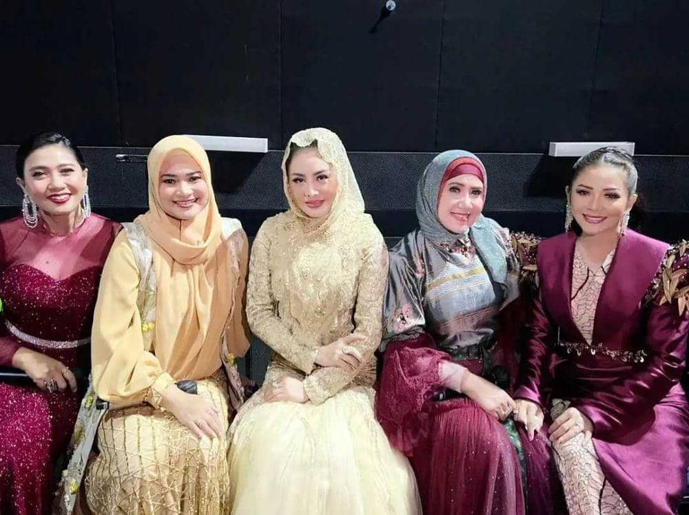 10 Momen Kompak Ine Sinthya Bareng Pedangdut Senior, Ada Reuni D'duta