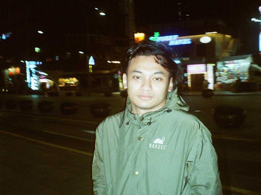 10 Gaya OOTD Yusuf Mahardika yang Simpel, Suka Jaket dan Kemeja