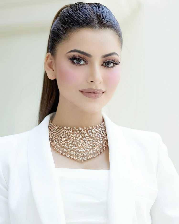 Urvashi Rautela (instagram.com/urvashirautela)