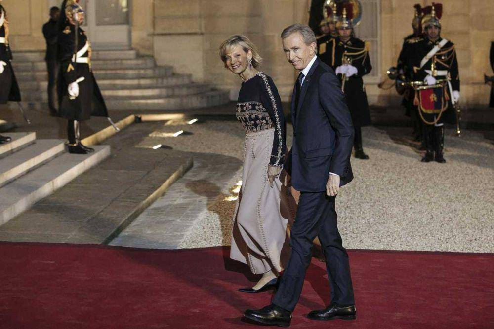 ilustrasi Bernard Arnault dan isteri(journaldesfemmes.fr)
