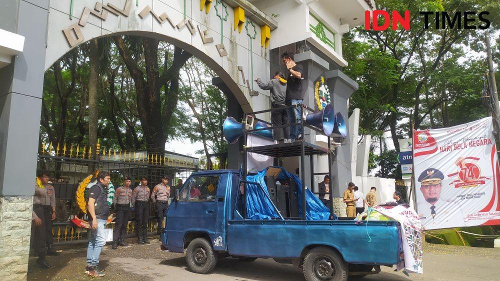 Tolak Tarif Baru, Pengemudi Ojek dan Taksi Online Demo Gubernur Sulsel