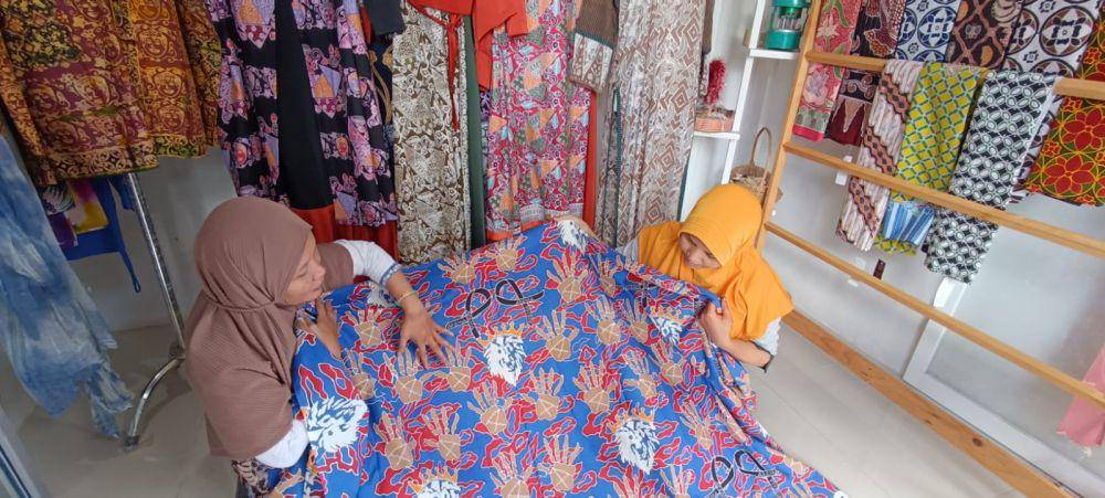 Batik Tragedi Kanjuruhan dari Butik Lintang Malang. (IDN Times/Istimewa)
