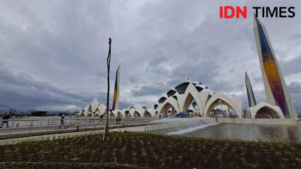 Masjid Al Jabbar (IDN Times/Azzis Zulkhairil)