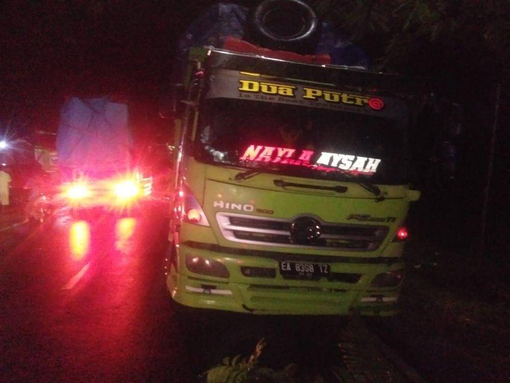 Truk Fuso yang ditabrak korban sehingga menyebabkan meninggal dunia. (dok. Polsek Narmada)