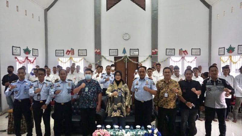 Penyerahan simbolis Remisi Khusus Natal kepada 103 warga binaan di DIY. (Dok. Kanwil Kemenkumham Yogyakarta)