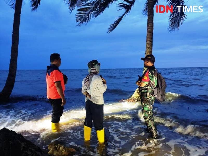 Cuaca ekstrim di pesisir pantai Penajam (IDN Times/Ervan)