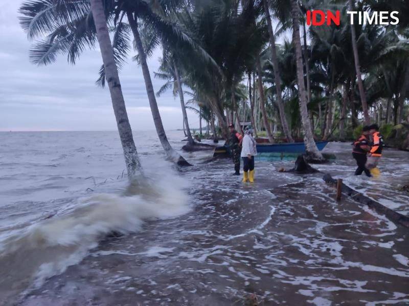 Cuaca ekstrem di pesisir pantai Penajam (IDN Times/Ervan)