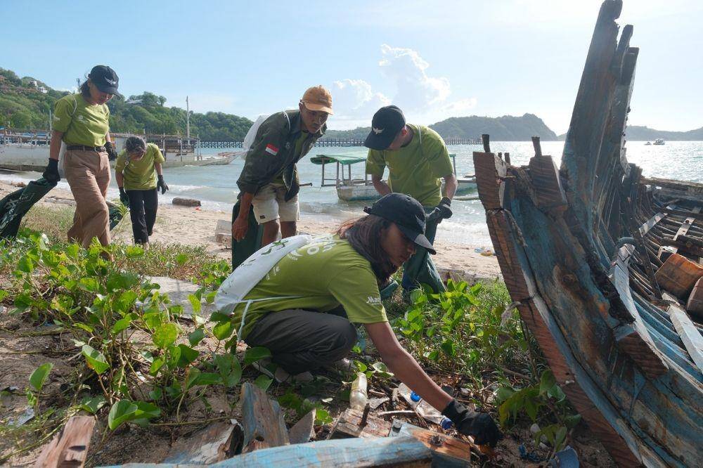 Peduli Pengelolaan Sampah, Komunitas Ini Bersih-bersih di Labuan Bajo (IDN TImes/Istimewa)