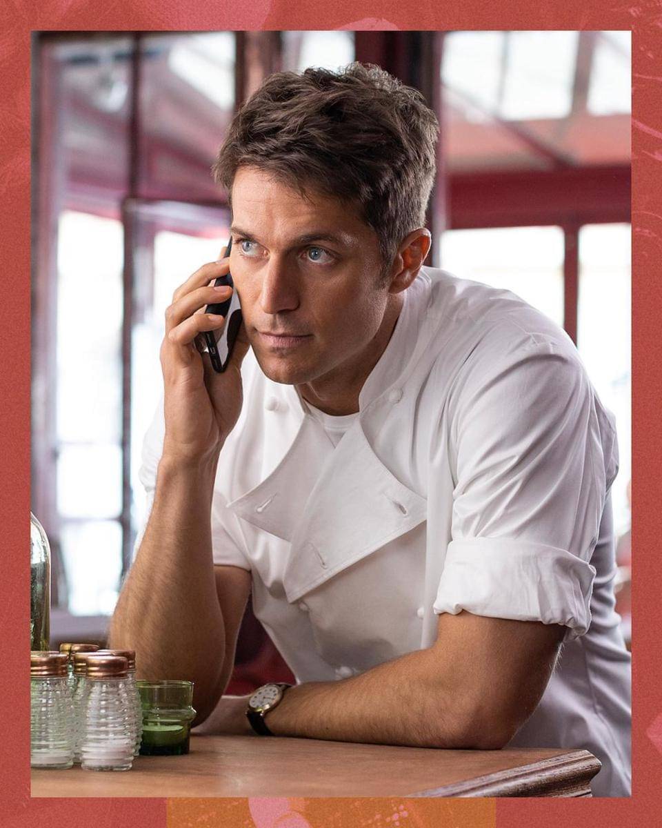 potret Lucas Bravo (instagram.com/emilyinparis)