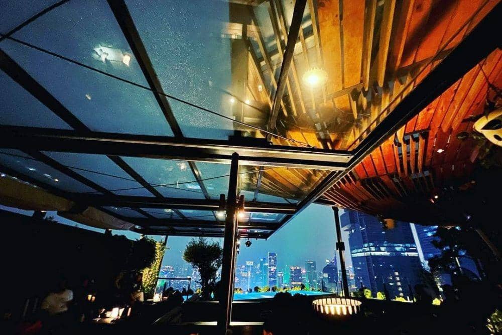 SKYE Bar and Restaurant (instagram.com/momoyo.78)