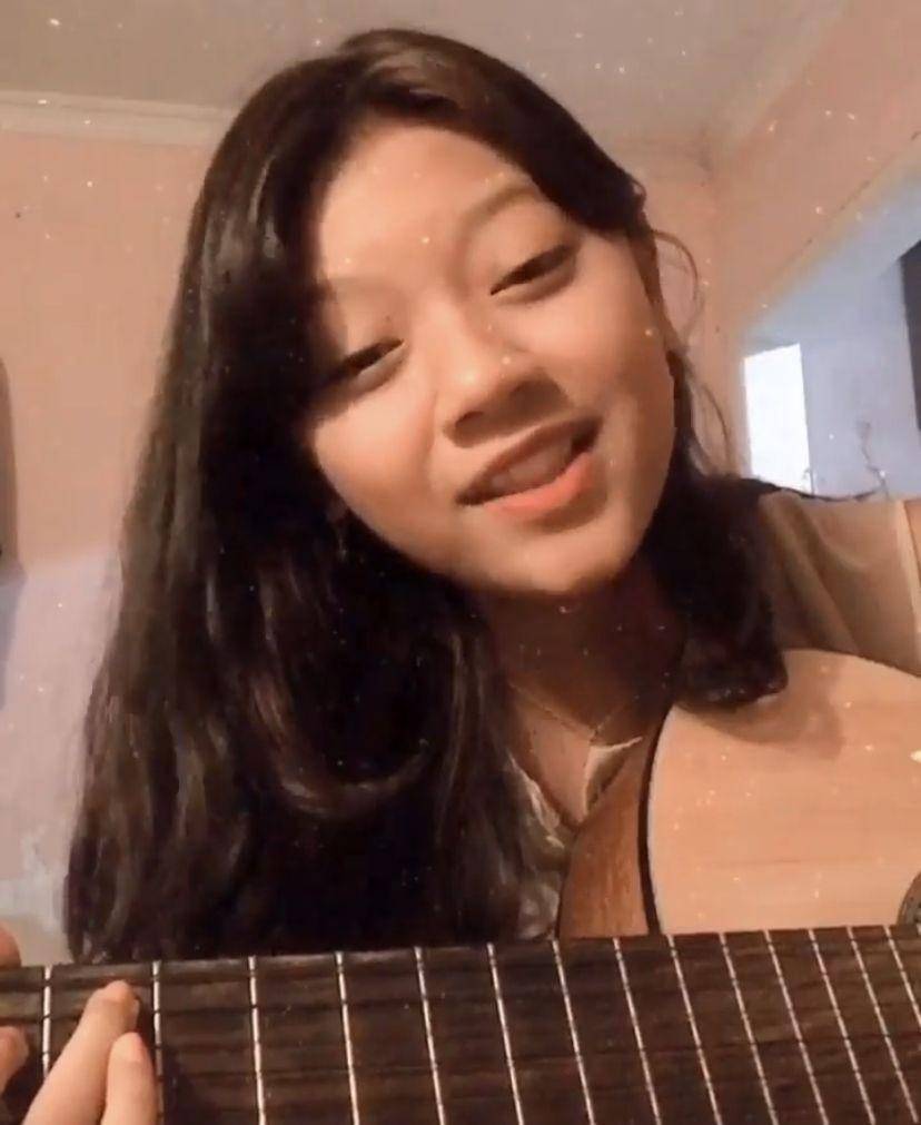 potret Gabrielle Happy bermain musik (instagram.com/gabriellehappyy)