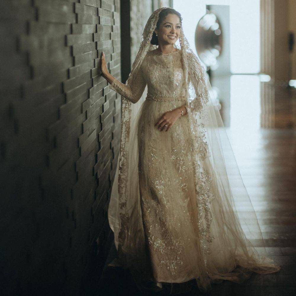 gaun resepsi 2022 (instagram.com/fery.farhati)
