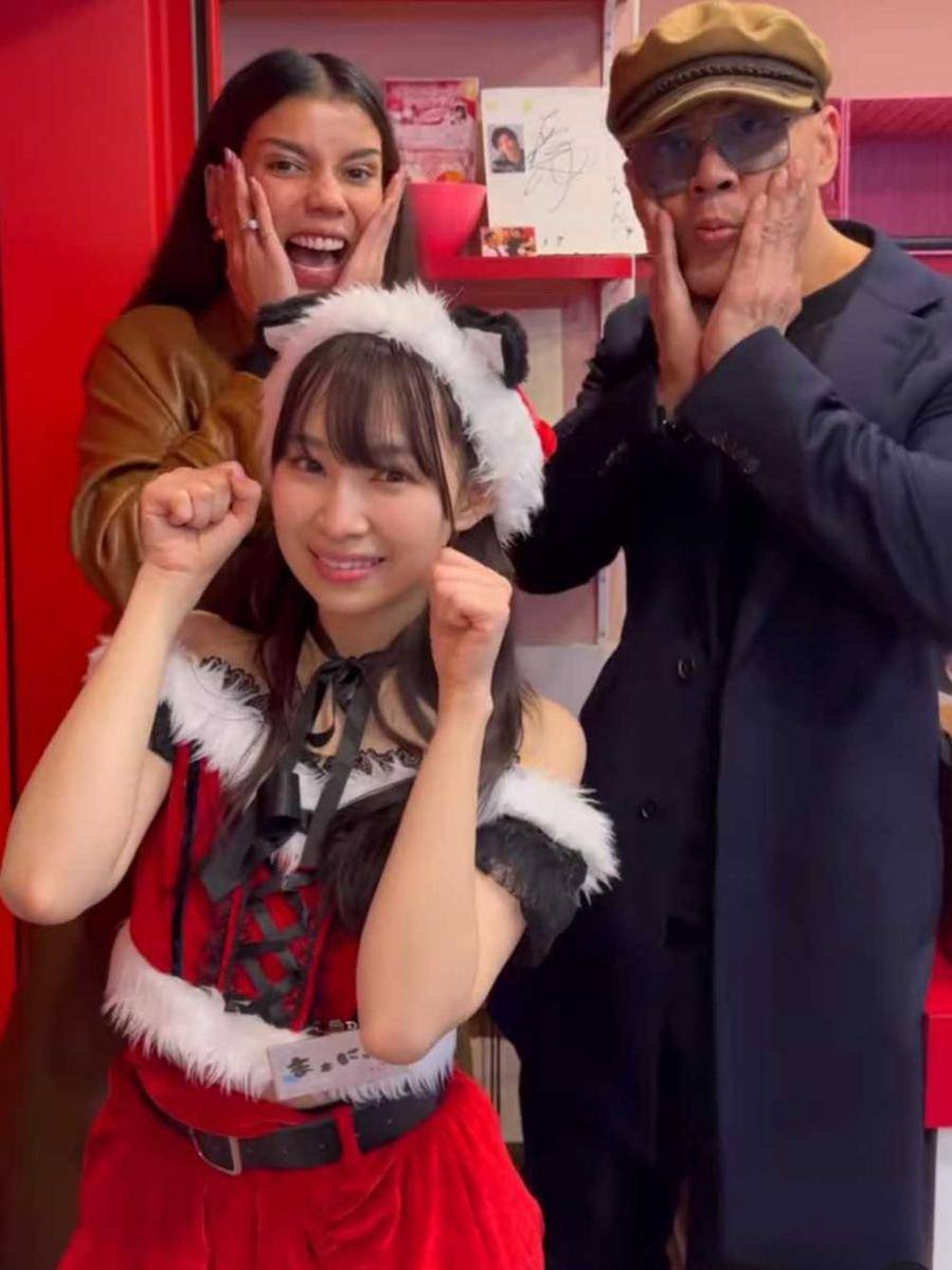Berpose lucu ala Jepang. (ig/sabrinachairunnisa_)