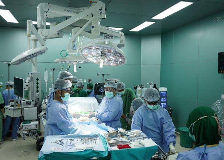 Ilustrasi operasi jantung.