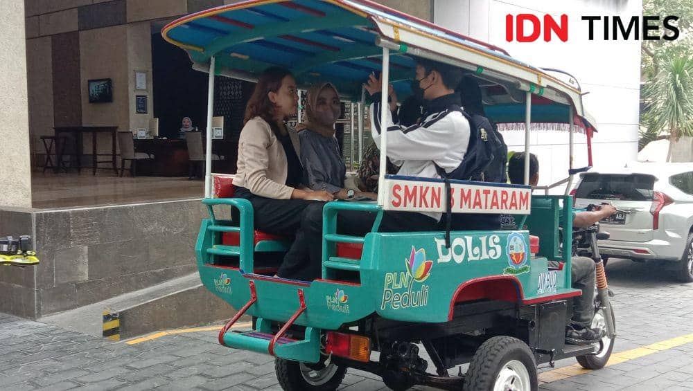 Cidomo listrik bisa mengangkut 4 - 5 orang. (IDN Times/Muhammad Nasir)