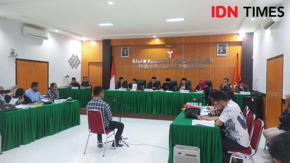 Bawaslu Sulsel menggelar sidang dugaan pelanggaran administrasi KPU di kantor Bawaslu Sulsel, Selasa (27/12/2022). IDN Times/Asrhawi Muin
