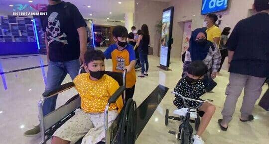 Rafathar dan dua sahabat difabelnya (youtube.com/Rans Entertainment)