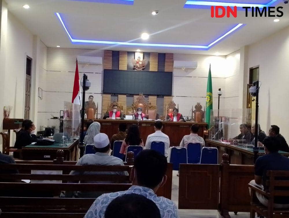 Sidang korupsi suap penerimaan mahasiswa baru (PMB) Universitas Lampung (Unila) jalur mandiri 2022 untuk terdakwa Andi Desfiandi, Selasa (27/12/2022). (IDN Times/Tama Yudha Wiguna)