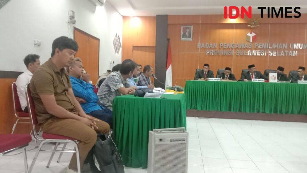Bawaslu Sulsel menggelar sidang dugaan pelanggaran administrasi KPU di kantor Bawaslu Sulsel, Selasa (27/12/2022). IDN Times/Asrhawi Muin