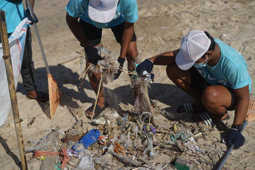 ilustrasi menjadi relawan (unsplash.com/ OCG Saving The Ocean)