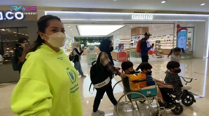 Rafathar dan dua sahabat difabelnya (youtube.com/Rans Entertainment)