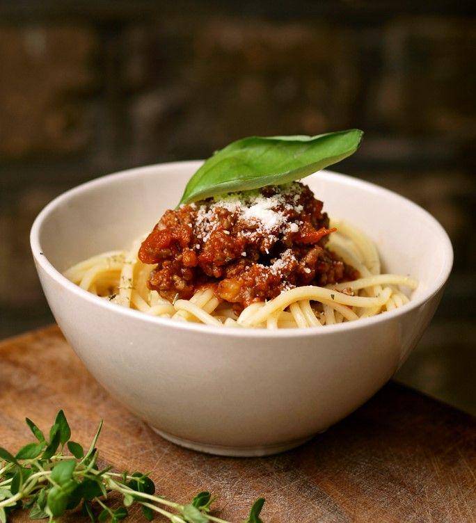 spageti dengan saus bolognese (commons.wikimedia.org/hozinja)