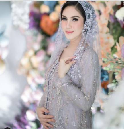 Syahra Larez akan melahirkan di 2023. (instagram.com/syahralarez_new)