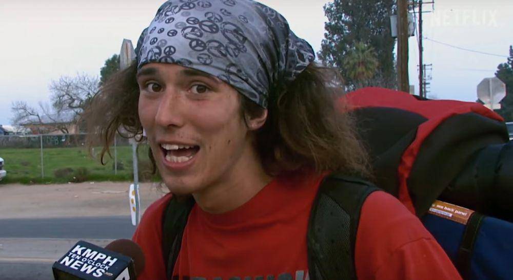 cuplikan film The Hatchet Wielding Hitchhiker (dok. Netflix/The Hatchet Wielding Hitchhiker)