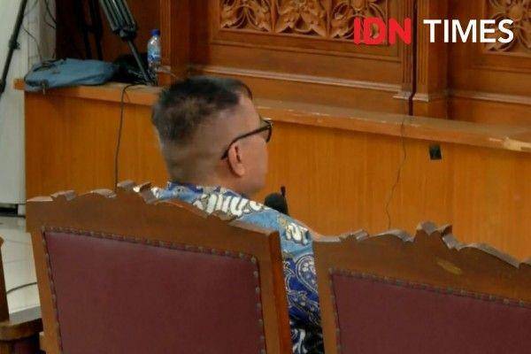 Sidang terkait pembunuhan Brigadir Yosua menghadirkan saksi ahli Guru Besar Hukum Pidana dari Universitas Andalas, Elwi Danil pada Selasa (27/12/2022). (IDN Times/Irfan Fathurohman)