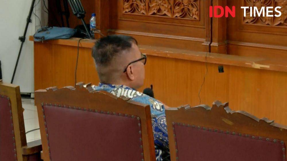 Sidang terkait pembunuhan Brigadir Yosua menghadirkan saksi ahli Guru Besar Hukum Pidana dari Universitas Andalas, Elwi Danil pada Selasa (27/12/2022). (IDN Times/Irfan Fathurohman)