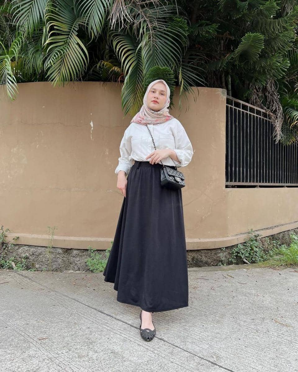 mix and match outfit monokrom ala Dwi Handayani (instagram.com/dwihandaanda)