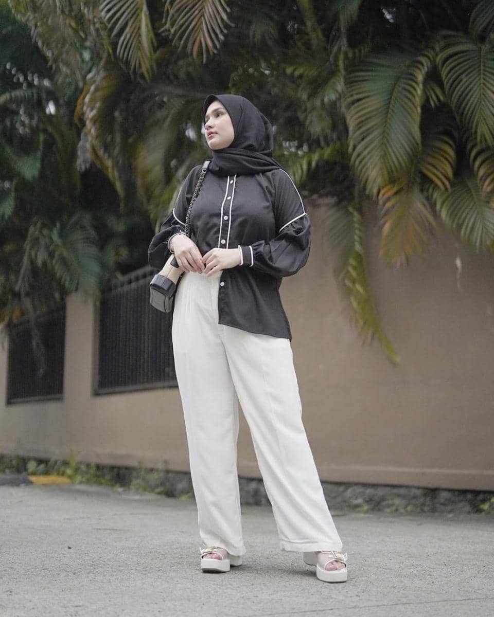 mix and match outfit monokrom ala Dwi Handayani (instagram.com/dwihandaanda)