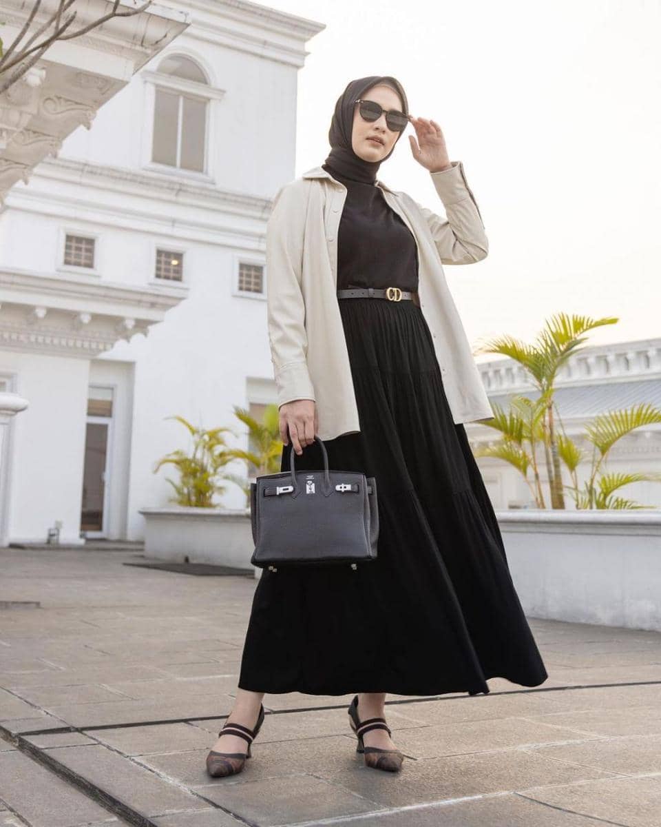 mix and match outfit monokrom ala Dwi Handayani (instagram.com/dwihandaanda)