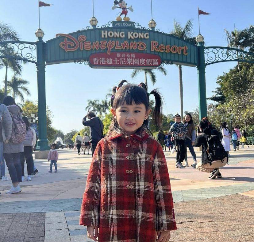 Kartika Putri dan keluarga liburan ke Hongkong (instagram.com/kartikaputriworld)