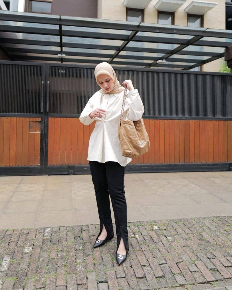 mix and match outfit monokrom ala Dwi Handayani (instagram.com/dwihandaanda)