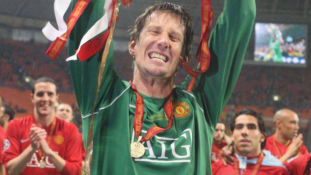Edwin Van Der Sar pensiun di Manchester United (manutd.com)