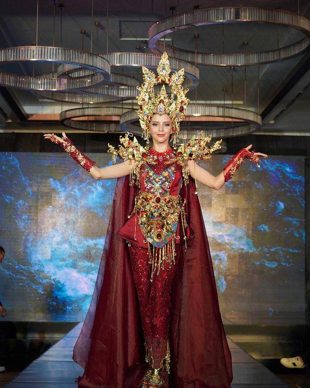 Potret Kostum Nasional Indonesia di Berbagai Ajang Kecantikan Dunia Sepanjang 2022 (Instagram.com/officialputeriindonesia)