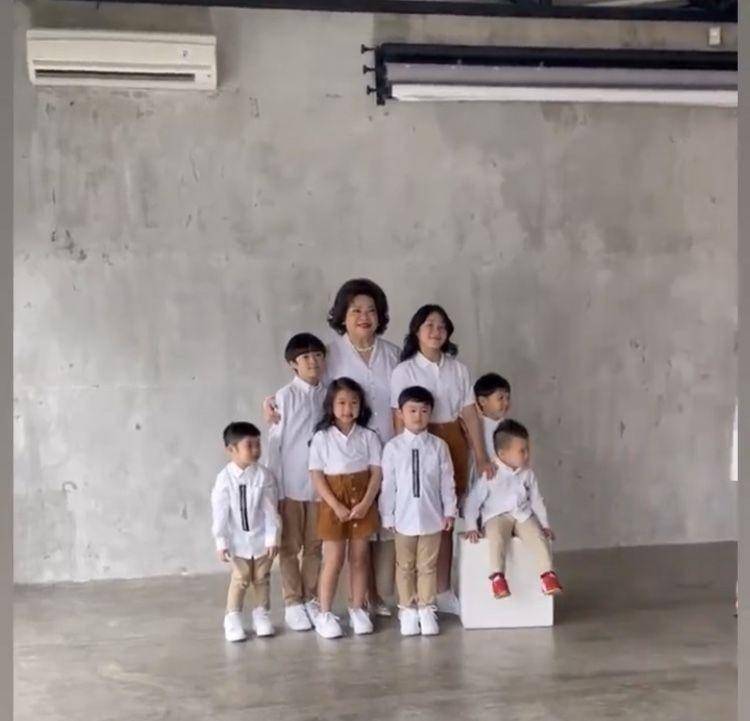 10 BTS Pemotretan Keluarga Sandra Dewi dan Mertua yang Jarang Disorot (instagram.com/sandradewi88)