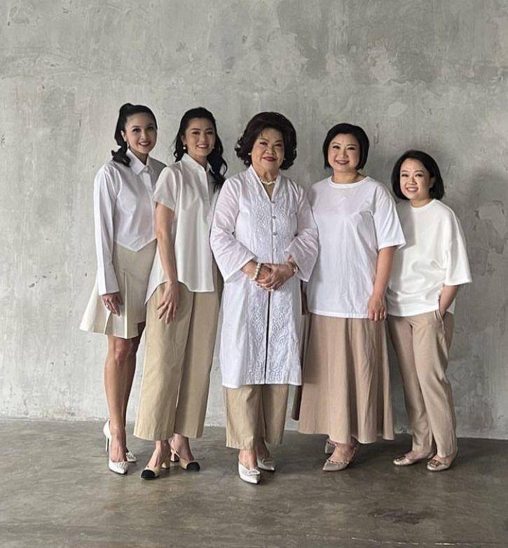 10 BTS Pemotretan Keluarga Sandra Dewi dan Mertua yang Jarang Disorot (instagram.com/irmamoeis)