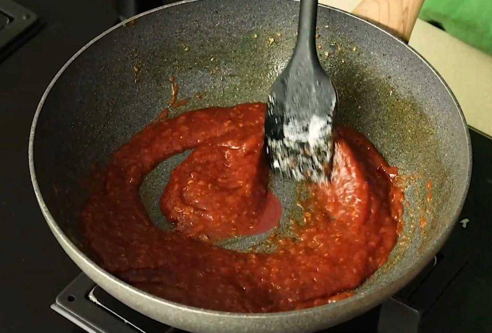 membuat saus tomat(youtube.com/Devina Hermawan)