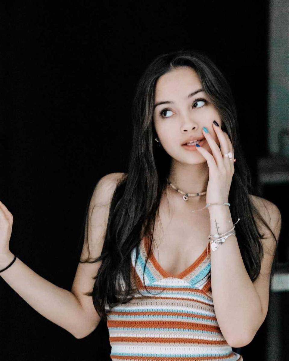 potret Caitlin Halderman (instagram.com/caitlinhalderman)