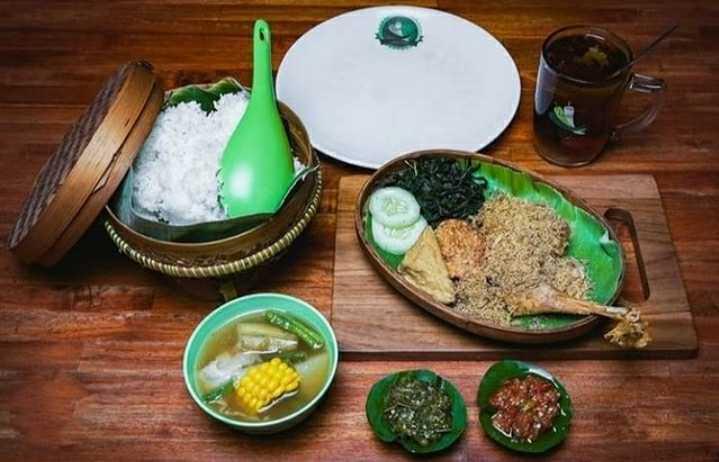 8 Rekomendasi Tempat Makan di Kota Kediri, Makan Bareng Yuk!