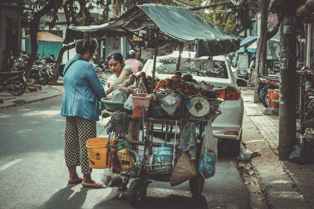 ilustrasi pedagang buah (pexels.com/Loifotos)