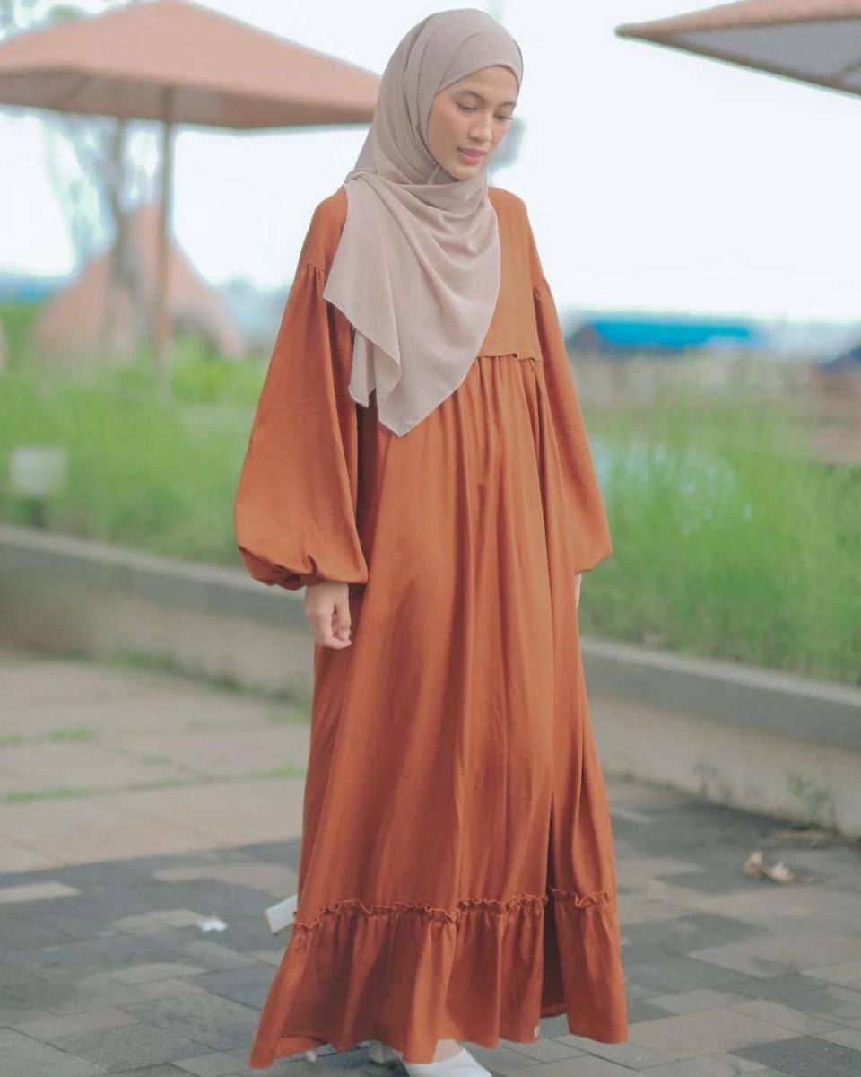 gamis hijab dari feminin sampai mewah (instagram.com/ichasoebandono)