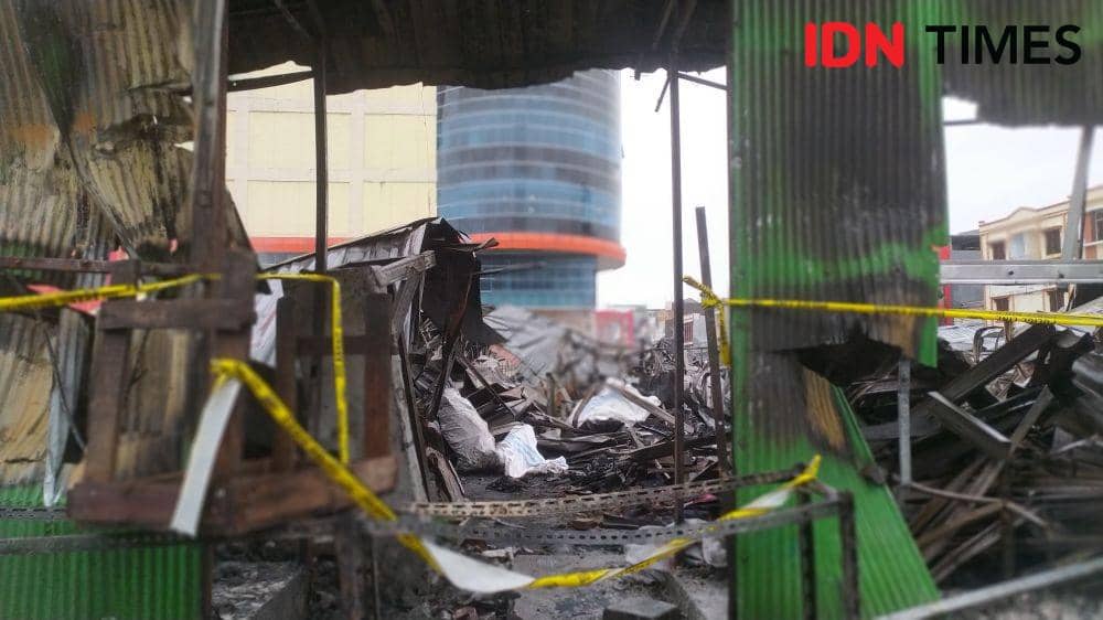 Kondisi setelah kebakaran di Pasar Sentral Makassar, Rabu (28/12/2022). IDN Times/Asrhawi Muin