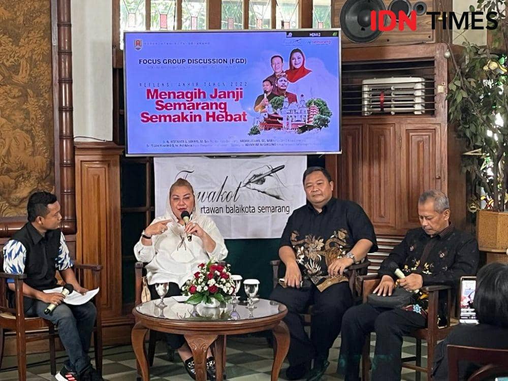 Plt Wali Kota Semarang, Hevearita Gunaryanti Rahayu hadir dalam forum group discussion (FGD) bertajuk 'Menagih Janji Semarang Semakin Hebat' di Toko Oen Semarang, Rabu (28/12/2022). (IDN Times/Anggun Puspitoningrum)