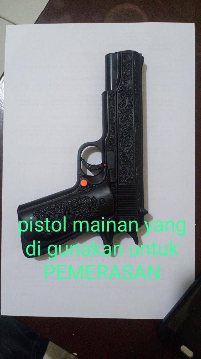 Pistol yang digunakan untuk mengancam. (Dokumen Polsek Cikarang)