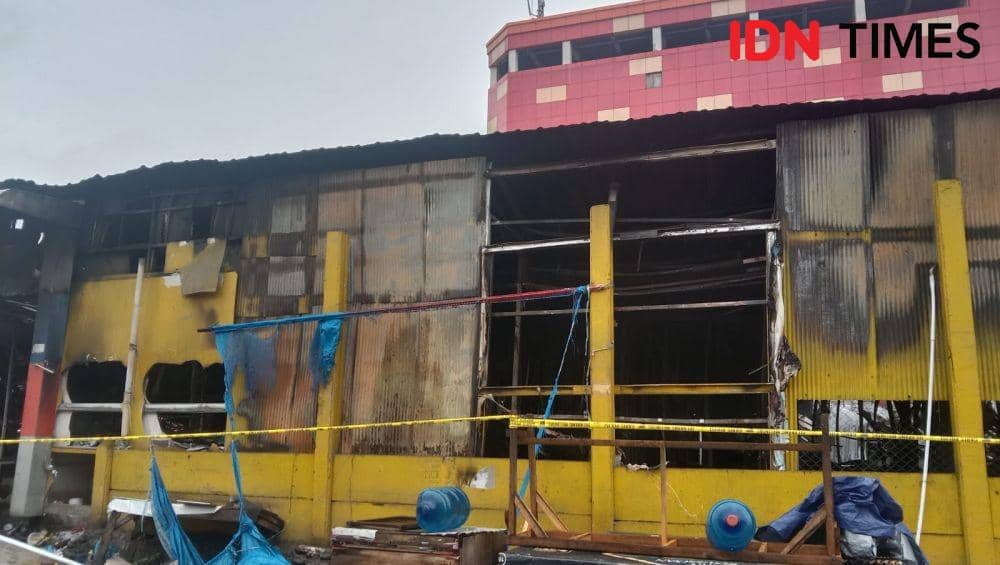 Kondisi setelah kebakaran di Pasar Sentral Makassar, Rabu (28/12/2022). IDN Times/Asrhawi Muin
