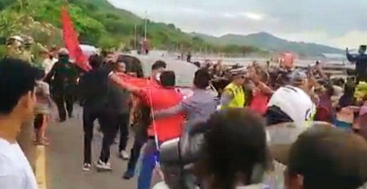 Tiga Kader PDIP Nekat Hadang Mobil Jokowi saat Kunjungan ke Bima